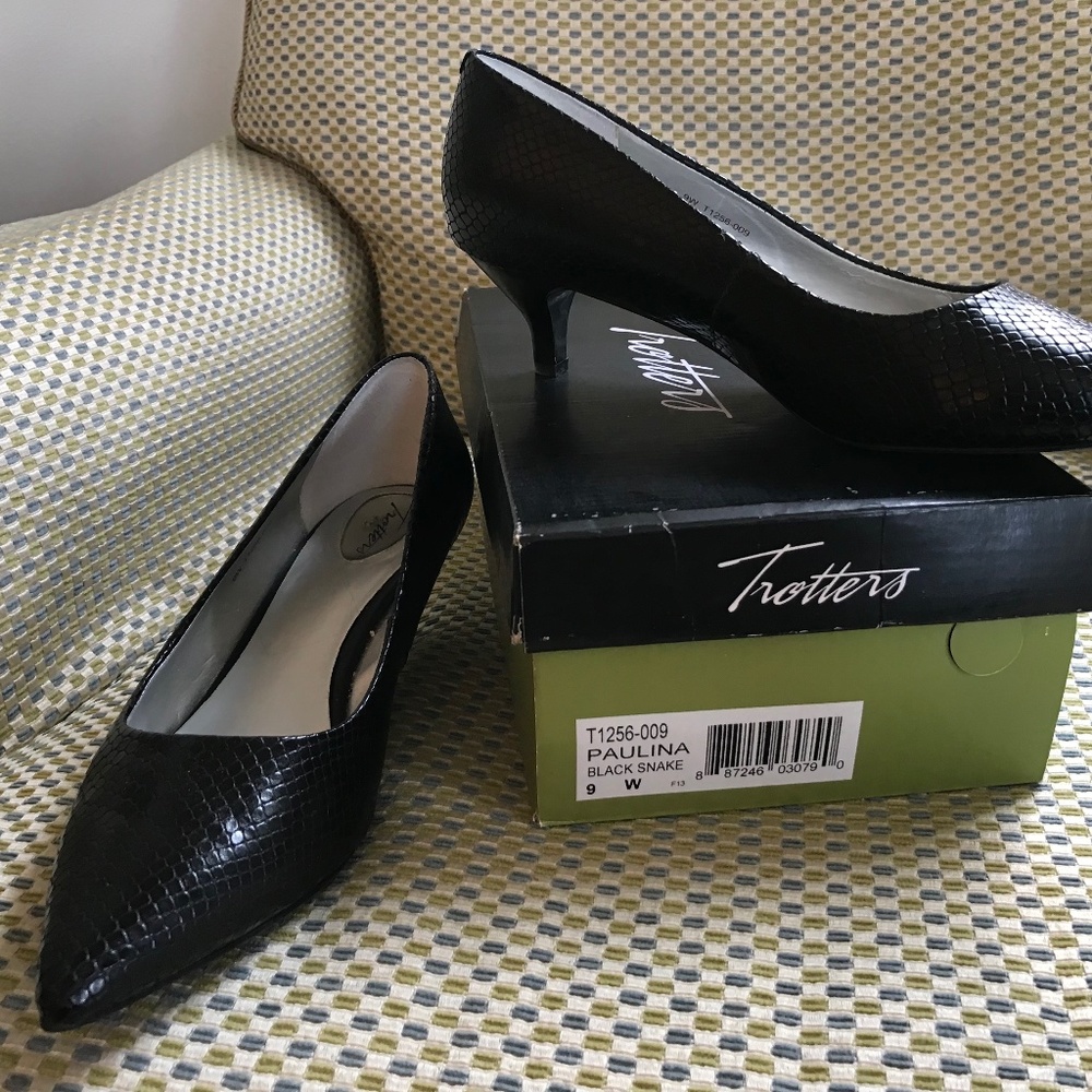 Dress pumps